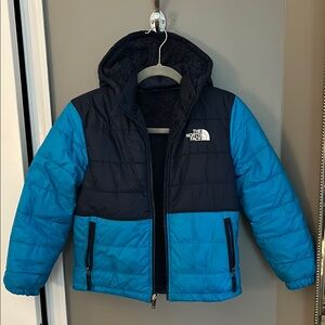 Boys The North Face Teal and navy reversible Quilted puffer and fleece Jacket